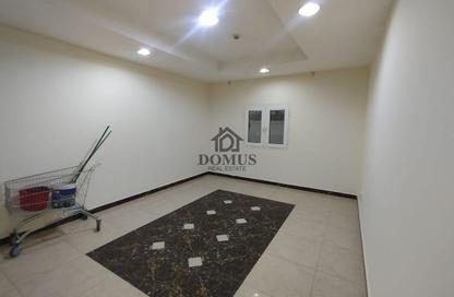 Apartment - 3 Bedrooms - 3 Bathrooms for rent in Al Nasr Street - Al Nasr - Doha