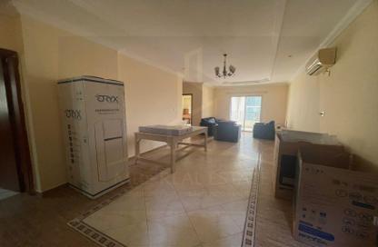 Apartment - 2 Bedrooms - 2 Bathrooms for rent in Les Roses Executive Apartments 3 - Al Mansoura - Doha