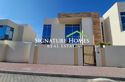 Villa - 4 Bedrooms - 5 Bathrooms for rent in Umm Al Seneem Street - Ain Khaled - Doha