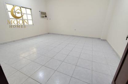 Apartment - 3 Bedrooms - 1 Bathroom for rent in Umm Ghwailina Comm - Umm Ghuwalina - Umm Ghuwailina - Doha Apartment - 3 Bedrooms - 1 Bathroom for rent in Umm Ghwailina Comm - Umm Ghuwalina - Umm Ghuwailina - Doha