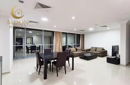 Apartment - 2 Bedrooms - 3 Bathrooms for rent in Corniche Road - Corniche Road - Doha Apartment - 2 Bedrooms - 3 Bathrooms for rent in Corniche Road - Corniche Road - Doha