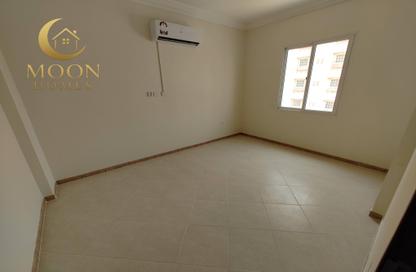 Apartment - 3 Bedrooms - 2 Bathrooms for rent in Abu Jabair Street - Al Muntazah - Doha