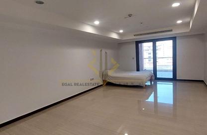 Apartment - Studio - 1 Bathroom for rent in Porto Arabia - The Pearl Island - Doha Apartment - Studio - 1 Bathroom for rent in Porto Arabia - The Pearl Island - Doha