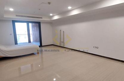 Apartment - Studio - 1 Bathroom for rent in Porto Arabia - The Pearl Island - Doha