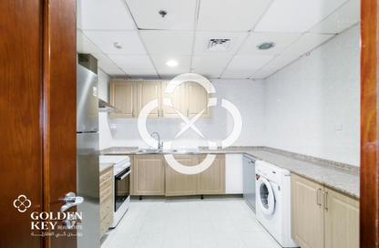 Apartment - 2 Bedrooms - 2 Bathrooms for rent in West Bay Tower - West Bay - West Bay - Doha