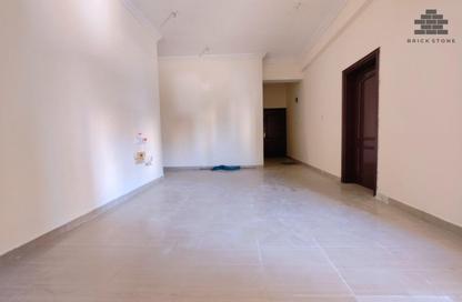 Apartment - 2 Bedrooms - 1 Bathroom for rent in Anas Street - Fereej Bin Mahmoud North - Fereej Bin Mahmoud - Doha