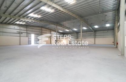 Warehouse - Studio - 1 Bathroom for rent in Industrial Area 4 - Industrial Area - Industrial Area - Doha