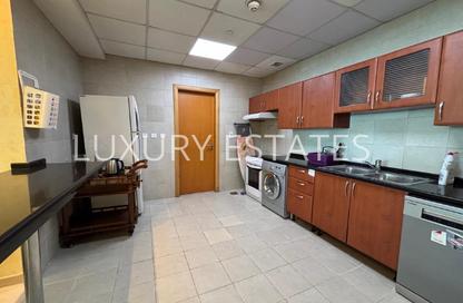 Apartment - 2 Bedrooms - 3 Bathrooms for rent in Zig Zag Tower B - Zig Zag Towers - West Bay - Doha