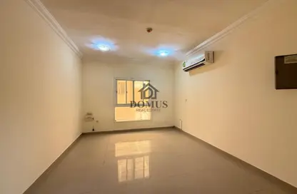 Apartment - 2 Bedrooms - 2 Bathrooms for rent in Al Mansoura - Al Mansoura - Doha