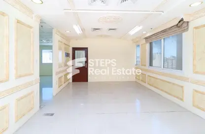Office Space - Studio - 1 Bathroom for rent in Umm Ghwailina Comm - Umm Ghuwalina - Umm Ghuwailina - Doha