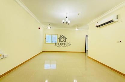 Apartment - 2 - 3 for rent in Thabit Bin Zaid Street - Al Mansoura - Doha