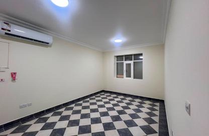 Apartment - 3 Bedrooms - 3 Bathrooms for rent in Fereej Bin Mahmoud - Doha
