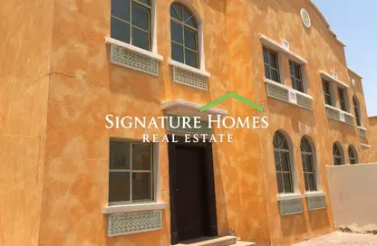 فيلا - 4 غرف نوم - 5 حمامات للايجار في شارع ام السنيم - عين خالد - الدوحة