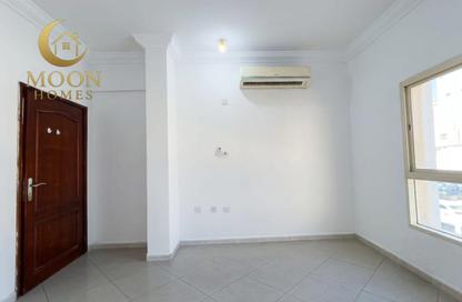 Apartment - 1 Bedroom - 1 Bathroom for rent in Umm Ghuwailina 4 - Umm Ghuwailina - Doha