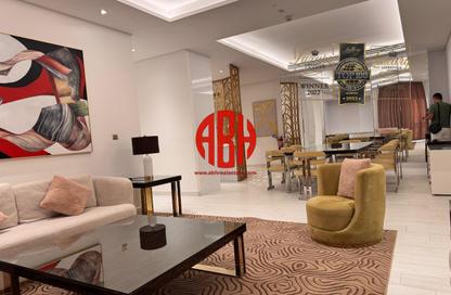 Apartment - 2 Bedrooms - 4 Bathrooms for rent in Floresta Gardens - Floresta Gardens - The Pearl Island - Doha