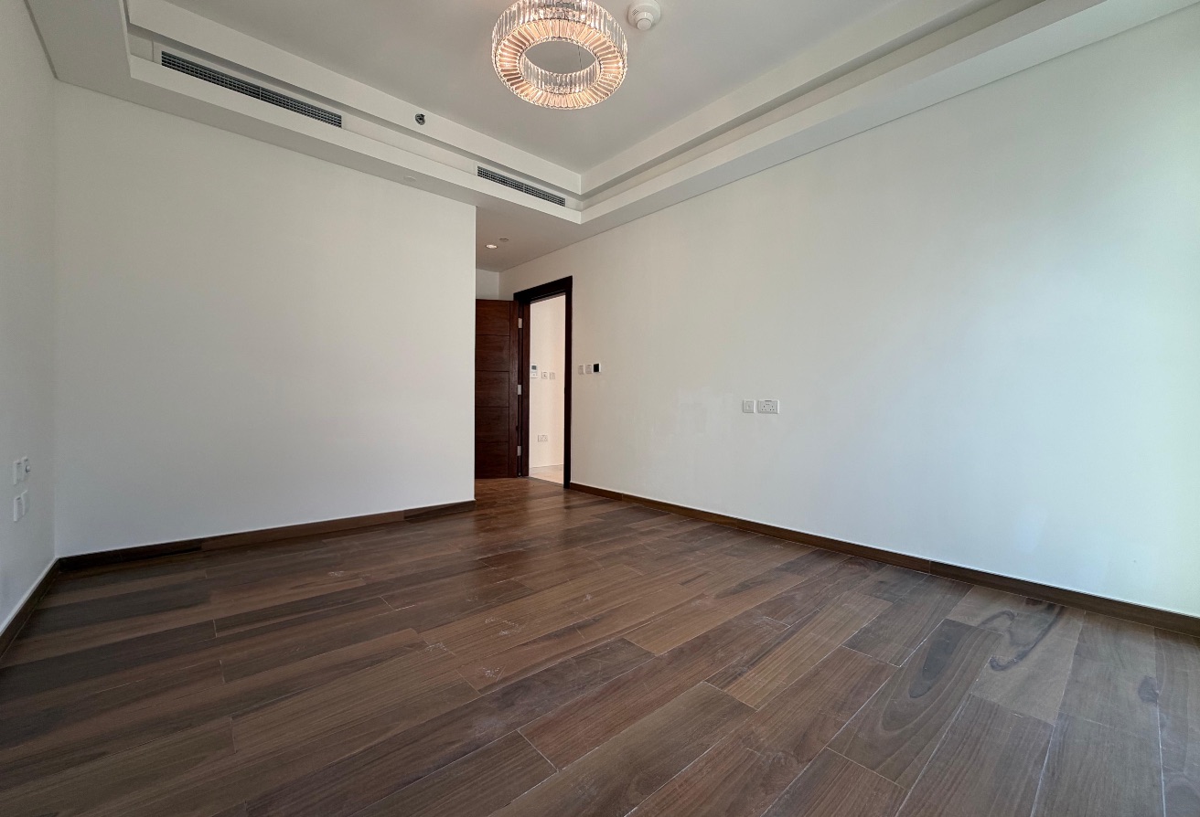 Elegant 1BR at Crystal Residence | Gewan Island thumbnail 12