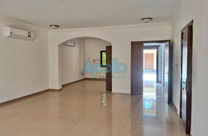 Apartment - 4 Bedrooms - 2 Bathrooms for rent in Al Nuaija Street - Al Nuaija - Doha
