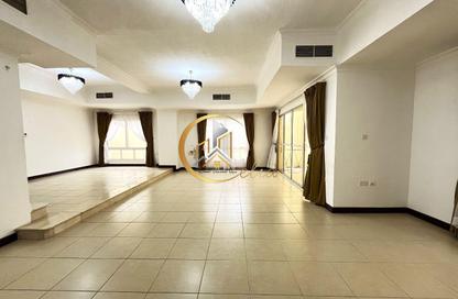 مجمع سكني - 5 غرف نوم - 5 حمامات للايجار في شارع الوعب - الوعب - الدوحة