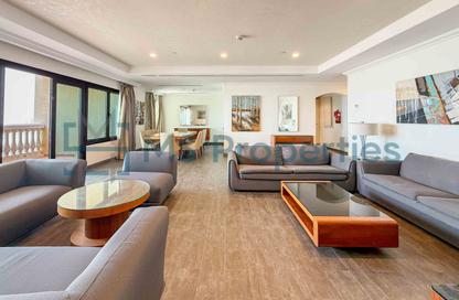 Apartment - 2 Bedrooms - 3 Bathrooms for rent in West Porto Drive - Porto Arabia - The Pearl Island - Doha