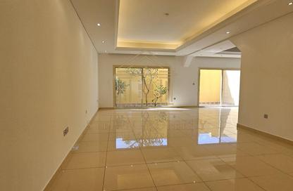 مجمع سكني - 5 غرف نوم - 7 حمامات للايجار في المسيلة - المسيلة - الدوحة