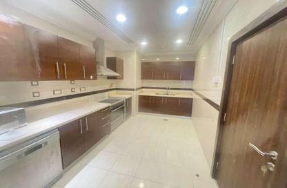 Apartment - 4 Bedrooms - 4 Bathrooms for rent in West Porto Drive - Porto Arabia - The Pearl Island - Doha