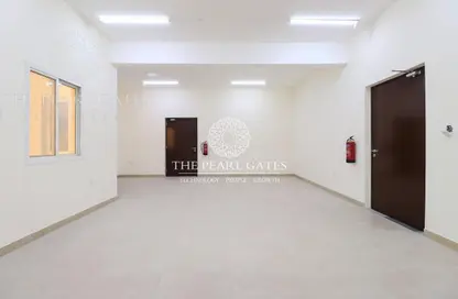 سكن الموظفين - استوديو للايجار في شارع الصناعية الشرقي - بركة العوامر - الوكرة