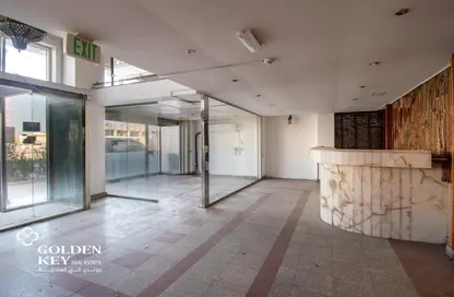 محل تجاري - استوديو - 1 حمام للايجار في شارع عين السودان - طريق مسيعيد - الوكرة