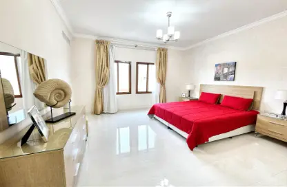 فيلا - 4 غرف نوم - 5 حمامات للايجار في شارع ام السنيم - عين خالد - الدوحة