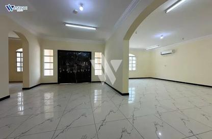 Villa - 5 - 4 for rent in Ain Khalid Gate - Ain Khaled - Doha Villa - 5 - 4 for rent in Ain Khalid Gate - Ain Khaled - Doha