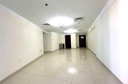 Apartment - 3 Bedrooms - 3 Bathrooms for rent in City Center Towers - West Bay - Doha