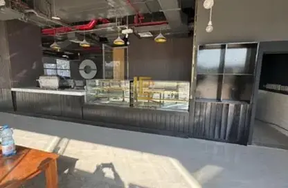 Shop - Studio - 2 Bathrooms for rent in Marina District - Lusail