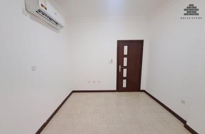 Apartment - 2 Bedrooms - 1 Bathroom for rent in Anas Street - Fereej Bin Mahmoud North - Fereej Bin Mahmoud - Doha