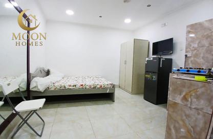 Apartment - Studio - 1 Bathroom for rent in Umm Ghwailina Comm - Umm Ghuwalina - Umm Ghuwailina - Doha