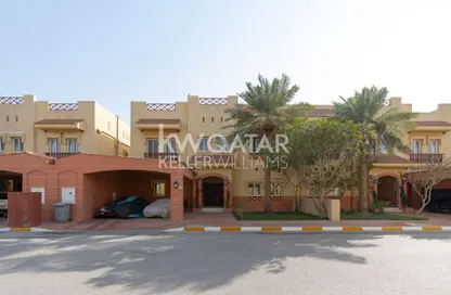 فيلا - 3 غرف نوم - 4 حمامات للايجار في الطريق الدائري الرابع - الطريق الدائري الرابع - الدوحة