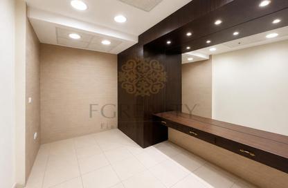 Shop - Studio - 2 Bathrooms for rent in West Bay Tower - West Bay - West Bay - Doha