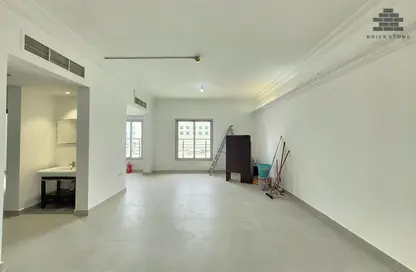 Apartment - 2 Bedrooms - 1 Bathroom for rent in Al Sadd Road - Al Sadd - Doha