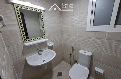 Apartment - 2 Bedrooms - 2 Bathrooms for rent in Bin Omran - Fereej Bin Omran - Doha