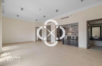 Apartment - 2 Bedrooms - 3 Bathrooms for rent in Carnaval - Qanat Quartier - The Pearl Island - Doha