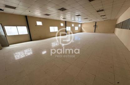 Warehouse - Studio - 3 Bathrooms for rent in Industrial Area 3 - Industrial Area - Industrial Area - Doha