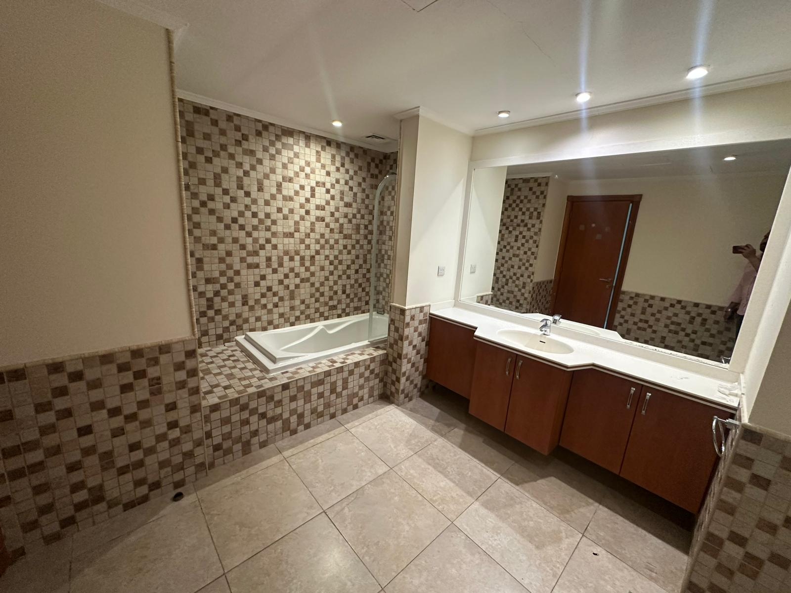 2 BR Apartment with MarinaView at The Pearl Island thumbnail 17