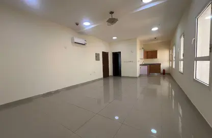 Apartment - 1 Bathroom for rent in Al Kheesa - Umm Salal Mohammed