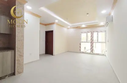 Apartment - 2 Bedrooms - 2 Bathrooms for rent in Umm Ghuwailina 4 - Umm Ghuwailina - Doha