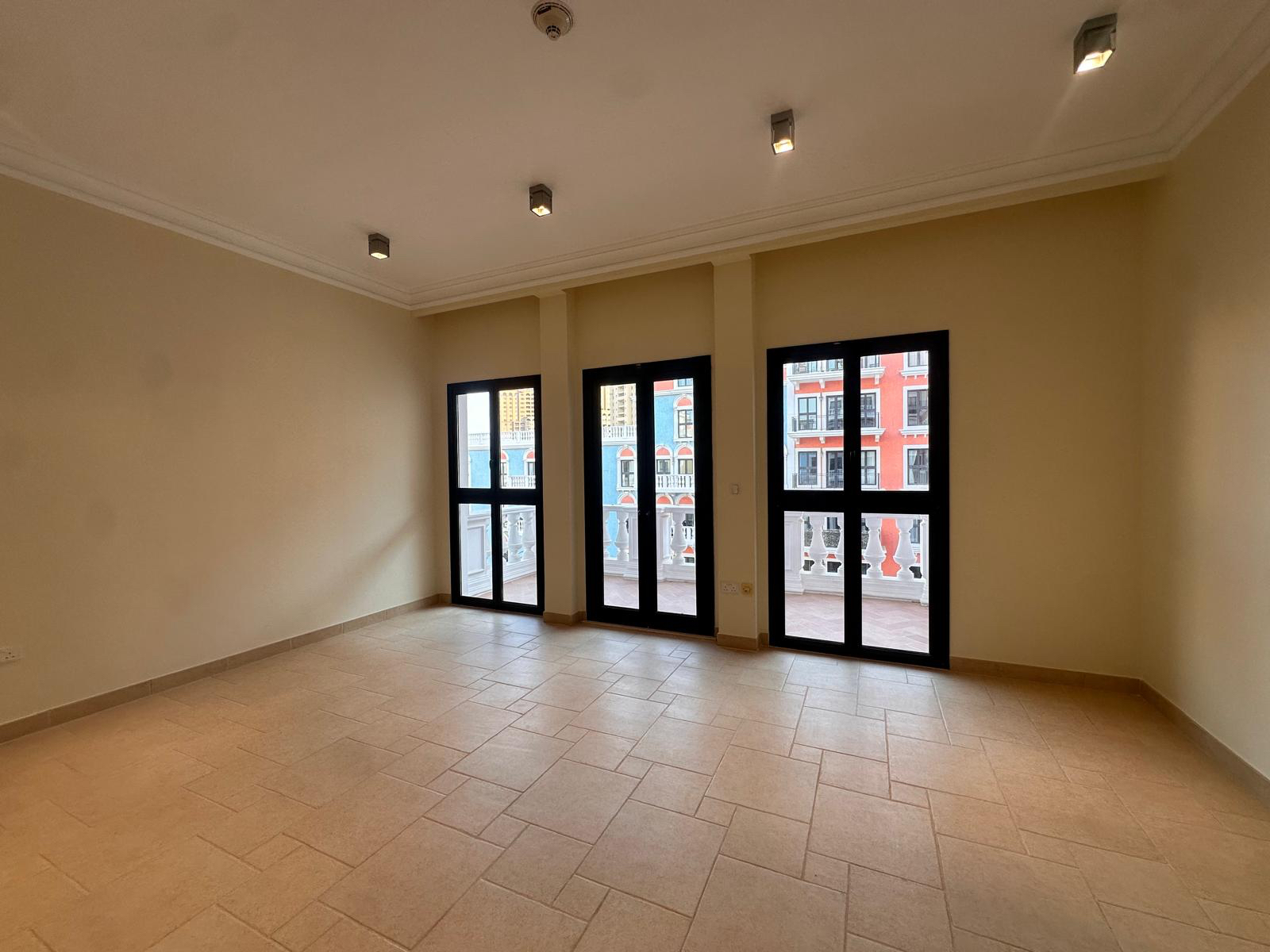 3 BD WITH BALCONY AND GREAT VIEW / OFFERS APPLY