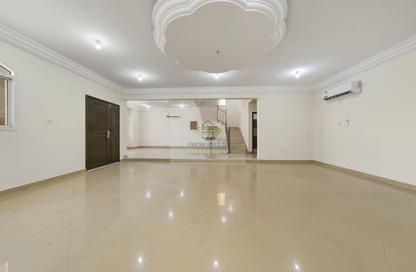 Villa - 4 Bedrooms - 5 Bathrooms for rent in Abu Hamour - Doha