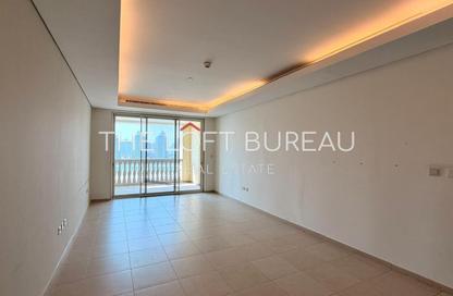 Apartment - 2 Bedrooms - 3 Bathrooms for rent in Viva West - Viva Bahriyah - The Pearl Island - Doha