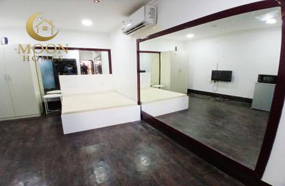Apartment - Studio - 1 Bathroom for rent in Umm Ghuwailina 4 - Umm Ghuwailina - Doha
