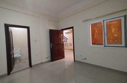 Apartment - 2 Bedrooms - 3 Bathrooms for rent in Thabit Bin Zaid Street - Al Mansoura - Doha