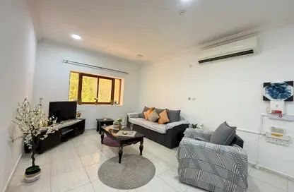 شقة - 2 غرف نوم - 2 حمامات للايجار في فريج بن محمود - الدوحة