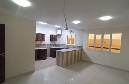 شقة - 2 غرف نوم - 2 حمامات للايجار في فريج كليب - الدوحة