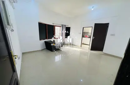 Villa - Studio - 1 Bathroom for rent in Umm Al Seneem Street - Ain Khaled - Doha